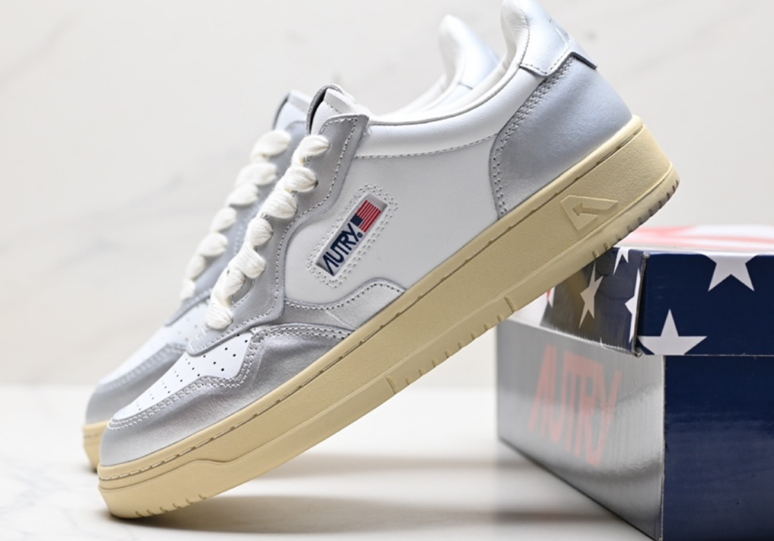 Autry Medalist Low Sneaker White Silver
