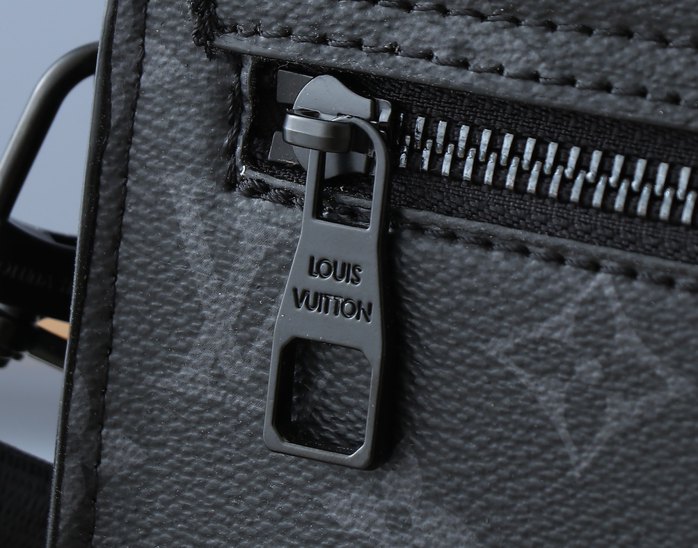 Louis Vuitton Onthego Messenger Bag Black Monogram Embossed Leather - 5