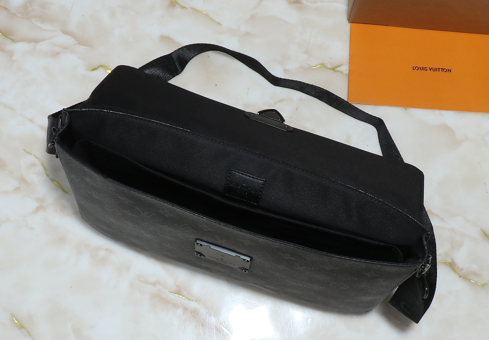 Louis Vuitton Onthego Messenger Bag Black Monogram Embossed Leather - 7