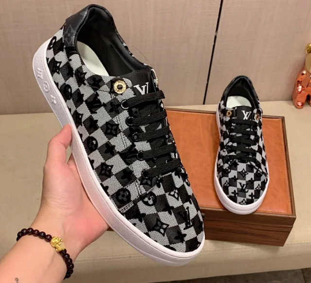 Louis Vuitton Sneakers Monogram Low-Top Lace-Up product detail image 2