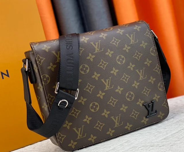 Louis Vuitton Crossbody Bags Checkerboard or monogram messenger bag product detail image 3