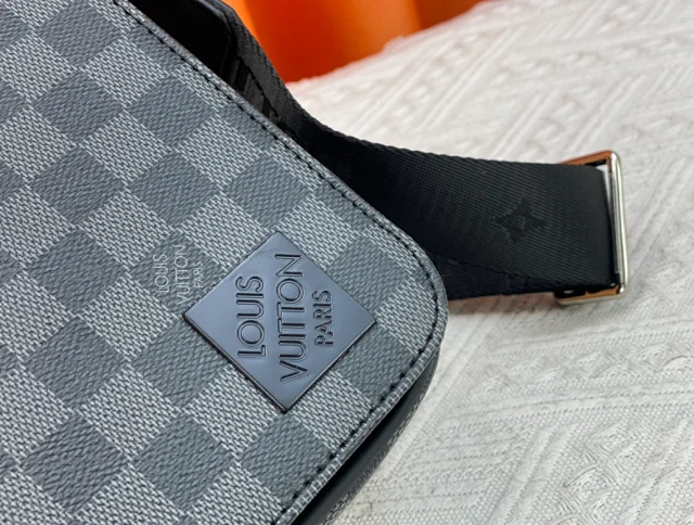Louis Vuitton Crossbody Bags Checkerboard or monogram messenger bag product detail image 5
