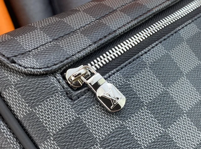 Louis Vuitton Crossbody Bags Checkerboard or monogram messenger bag product detail image 4