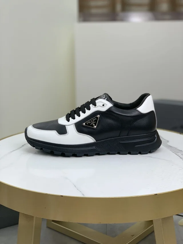 Prada Sneakers Low-Top Lace-Up with Triangle Logo Plaque product detail image 3