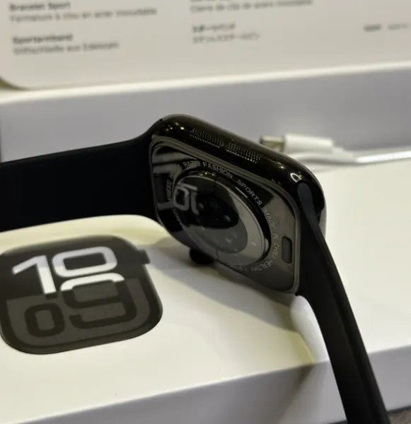 Apple Watch SE Smartwatch in Black, Starlight, Pink, and Silver - 7