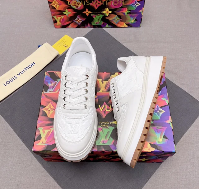 Louis Vuitton Sneakers Low-Top Monogram Lug-Sole product detail image 3