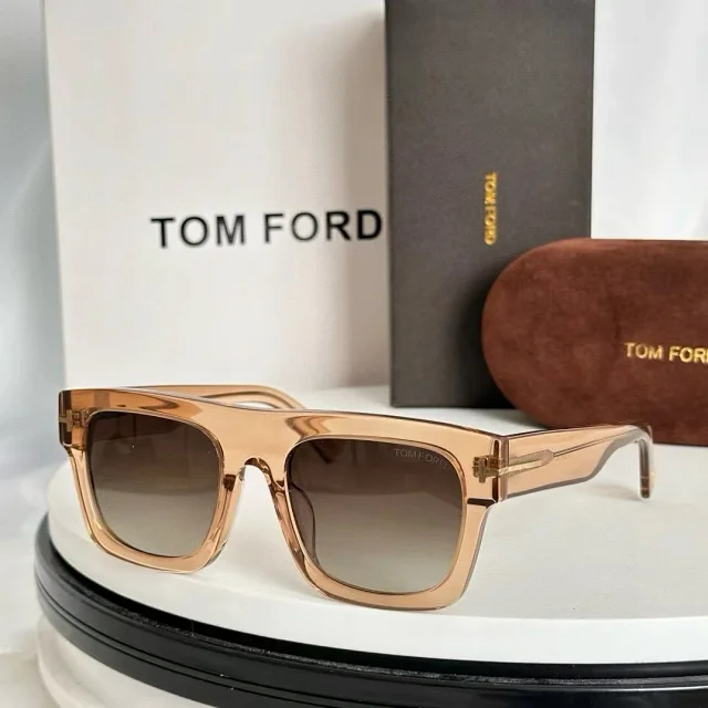 Tom Ford Eyewear Square-frame sunglasses with T-shaped temple accents product detail image 9
