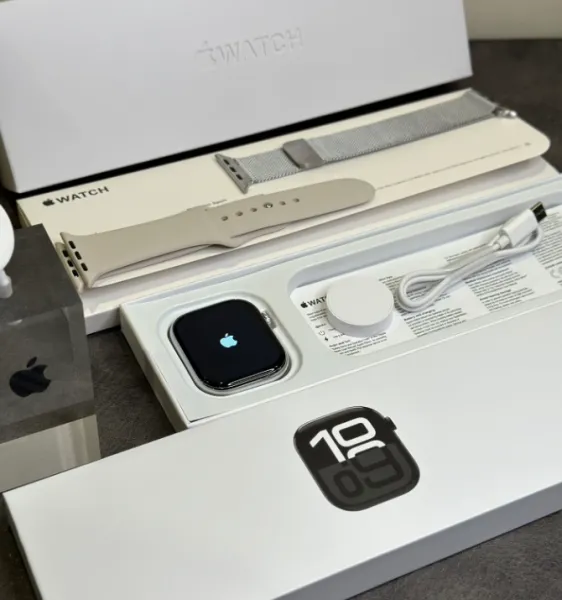 Apple Watch SE Smartwatch in Black, Starlight, Pink, and Silver - 10