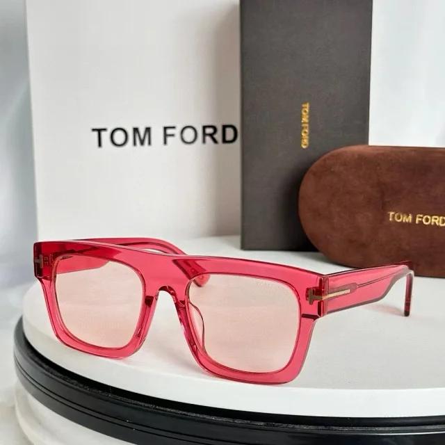 Tom Ford Eyewear Square-frame sunglasses with T-shaped temple accents product detail image 7