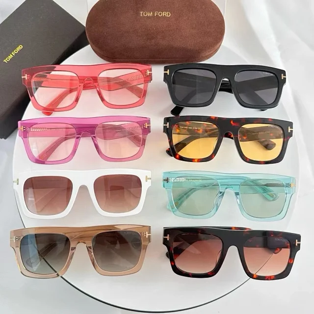 Tom Ford Eyewear Square-frame sunglasses with T-shaped temple accents product detail image 1