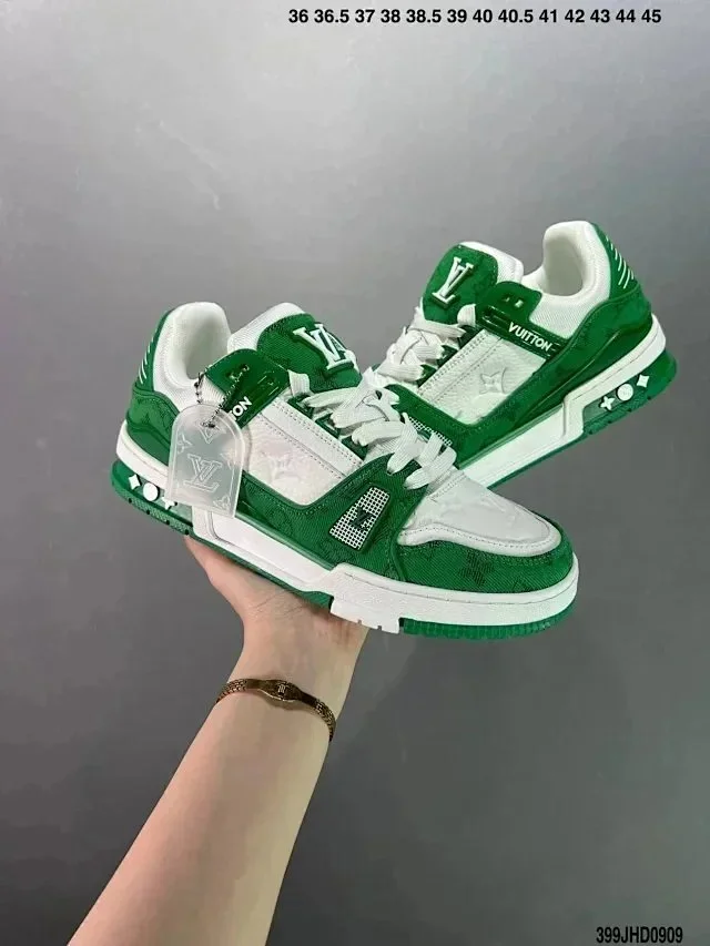 Louis Vuitton Sneakers Low-top monogram product detail image 16