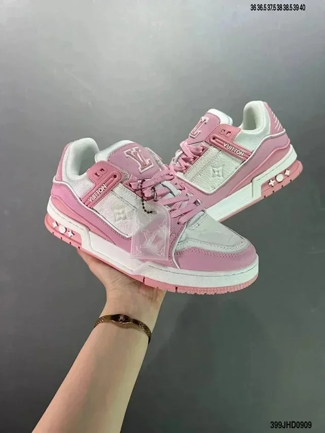 Louis Vuitton Sneakers Low-top monogram product detail image 15