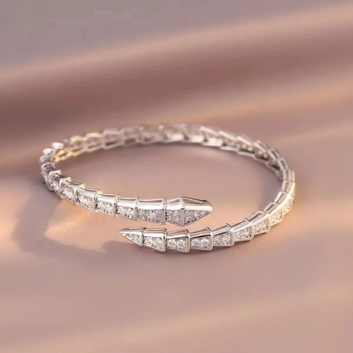 Serpenti-Style Diamond Bracele