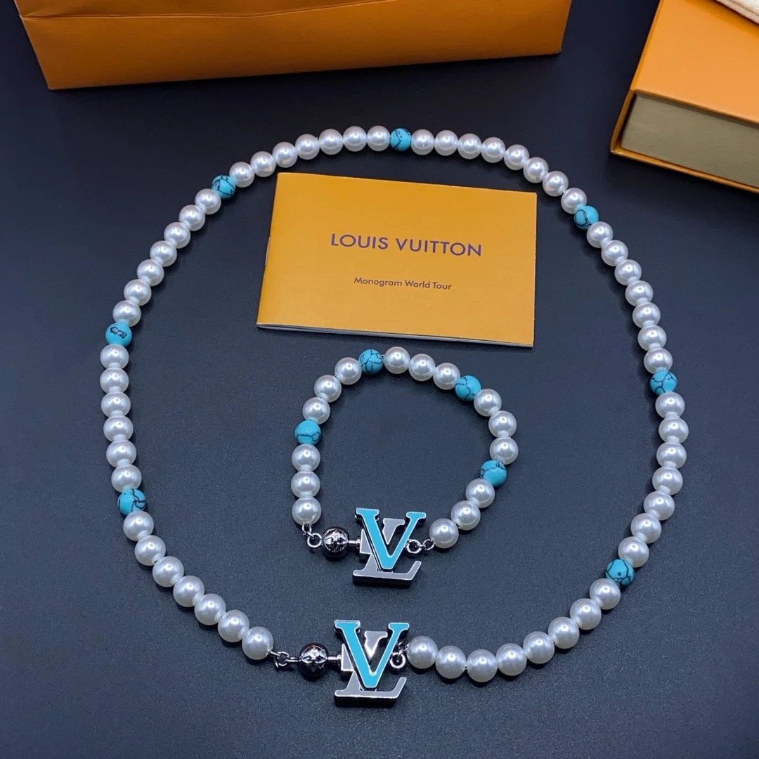 Louis Vuitton Monogram World T