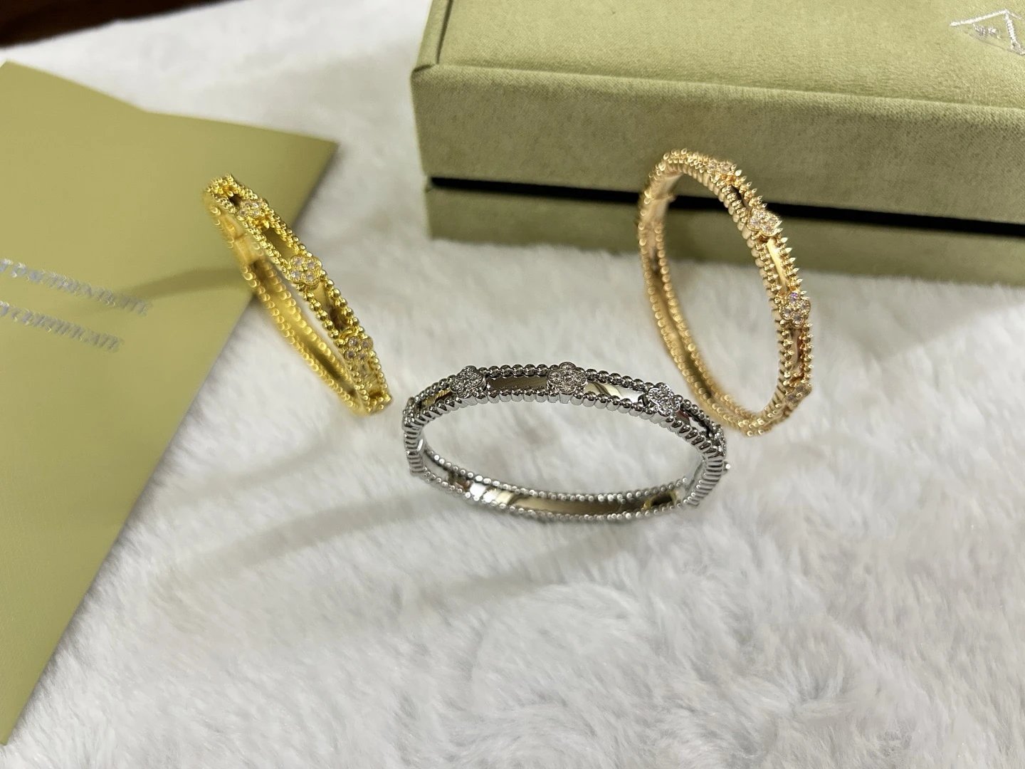 Van Cleef & Arpels Magic Alhambra Bracelet White Gold Diamond Bracelet Jewelry - 5