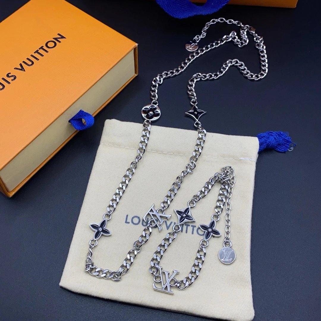 Louis Vuitton Chain Necklace [