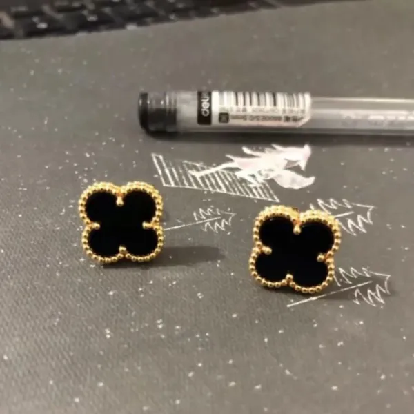 Van Cleef & Arpels Alhambra Black Onyx Gold Earrings Jewelry - 1