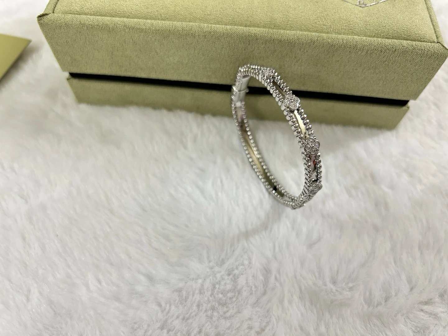 Van Cleef & Arpels Magic Alhambra Bracelet White Gold Diamond Bracelet Jewelry - 8