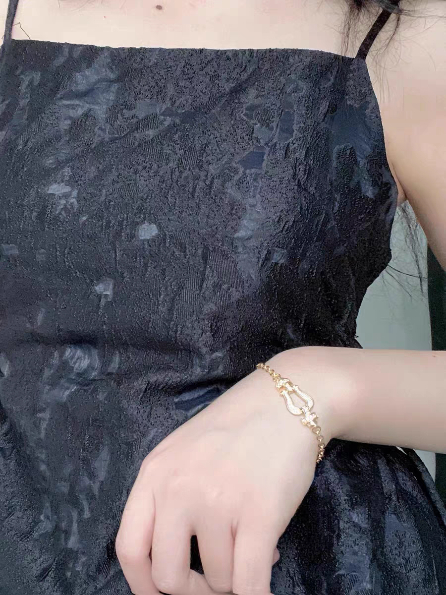 Gold Lyre Design Bracelet [2 s