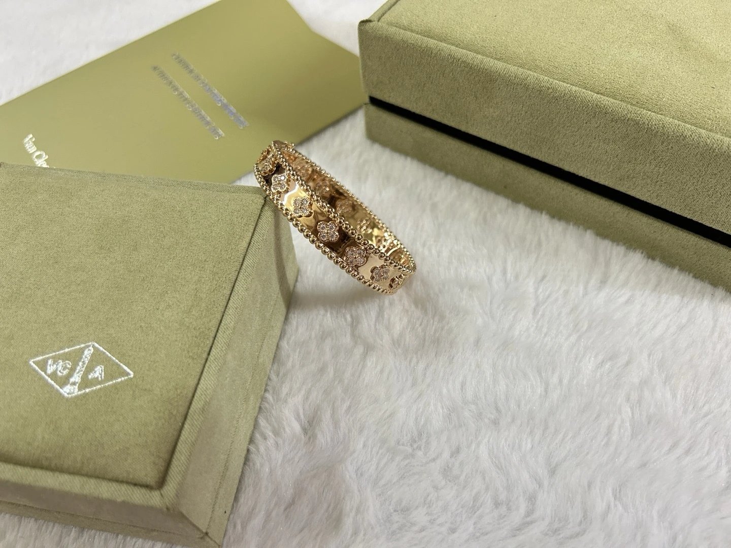 Van Cleef & Arpels Alhambra Motif Gold Diamond Bracelet Jewelry - 9
