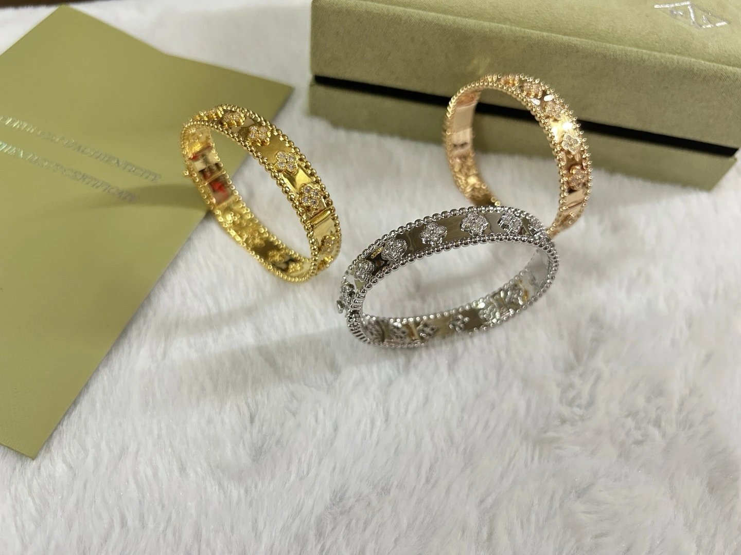 Van Cleef & Arpels Alhambra Motif Gold Diamond Bracelet Jewelry - 5