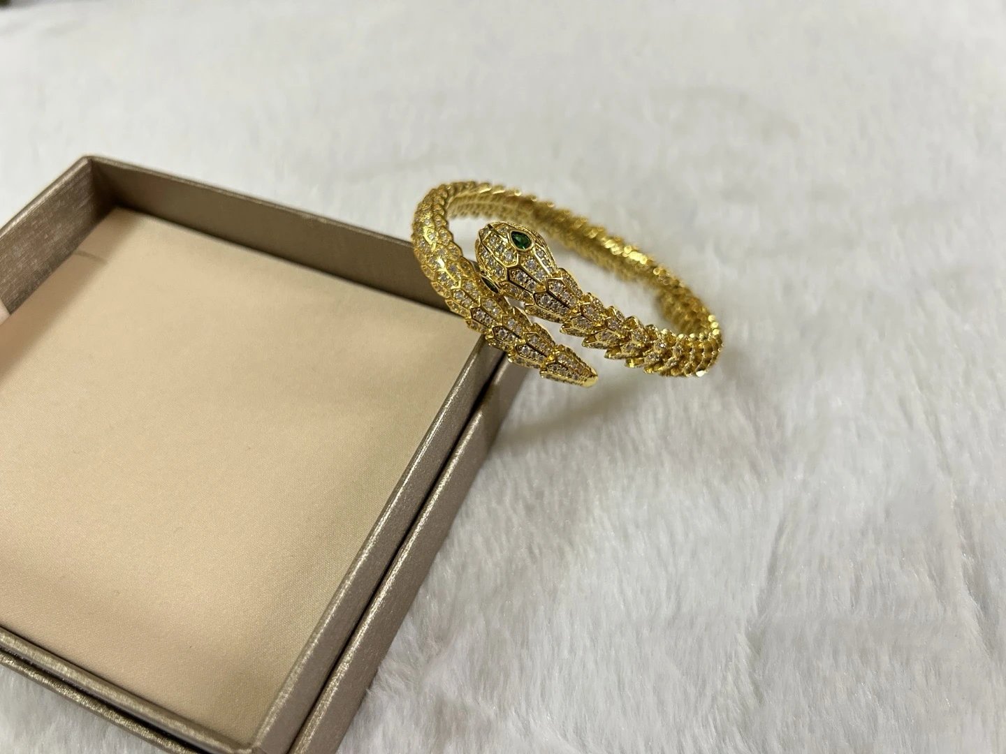 Bvlgari Serpenti Viper Diamond and Emerald Gold Bracelet Jewelry - 6