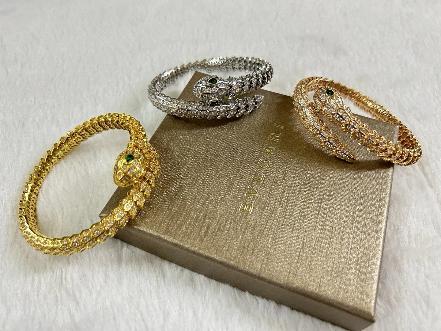 Bvlgari Serpenti Viper Diamond and Emerald Gold Bracelet Jewelry - 7