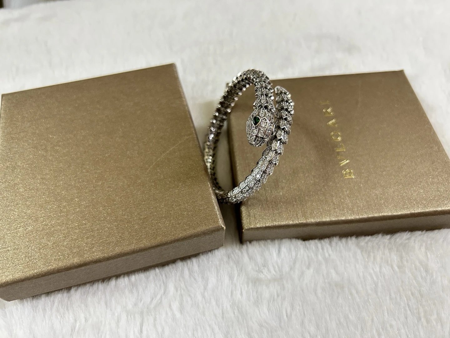 Bvlgari Serpenti Viper Diamond and Emerald Gold Bracelet Jewelry - 8
