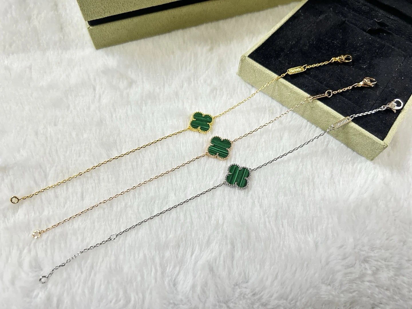 Van Cleef & Arpels Alhambra Br