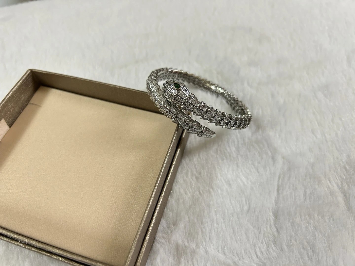 Bvlgari Serpenti Viper Diamond and Emerald Gold Bracelet Jewelry - 4