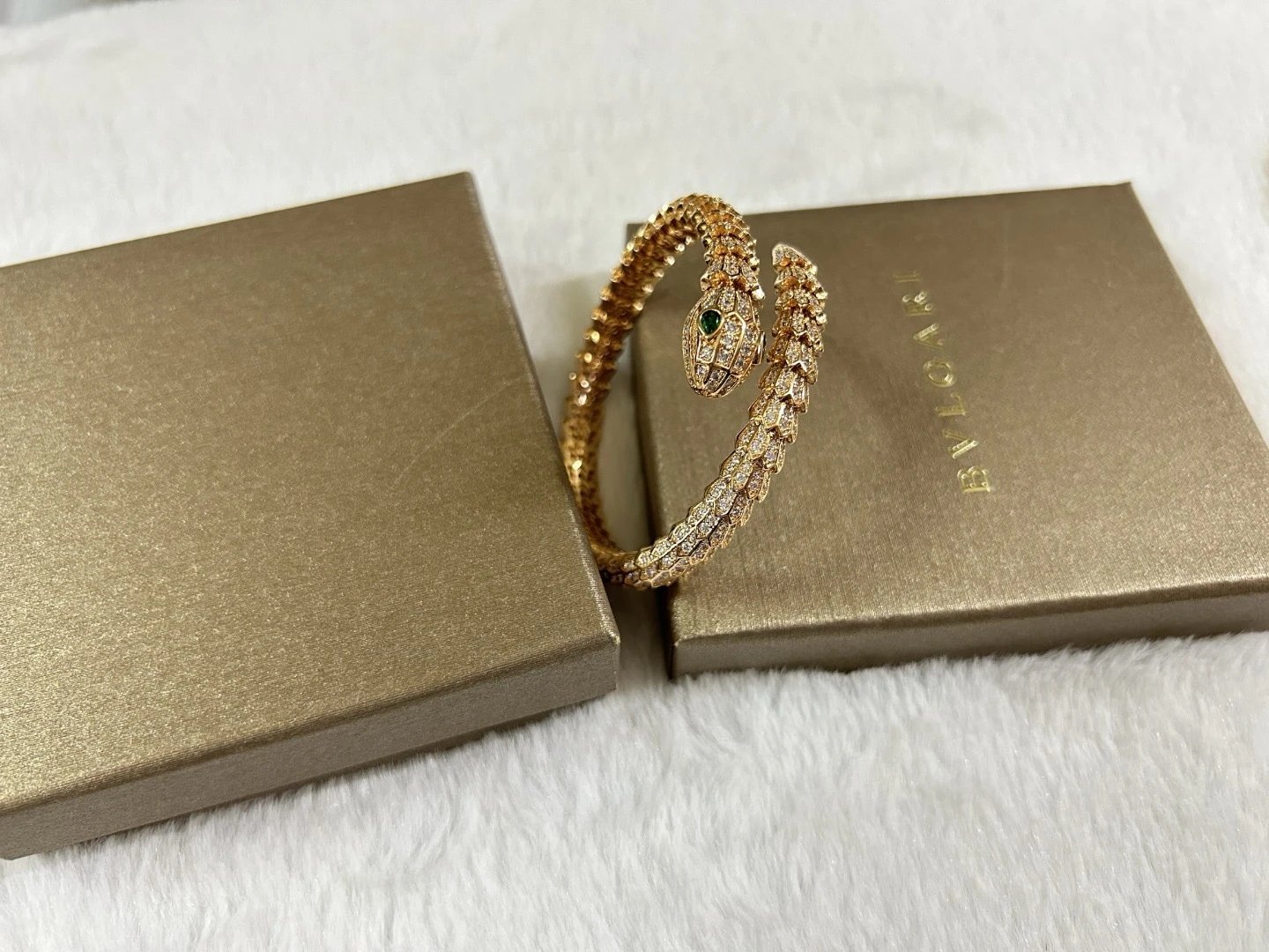 Bvlgari Serpenti Viper Diamond and Emerald Gold Bracelet Jewelry - 9