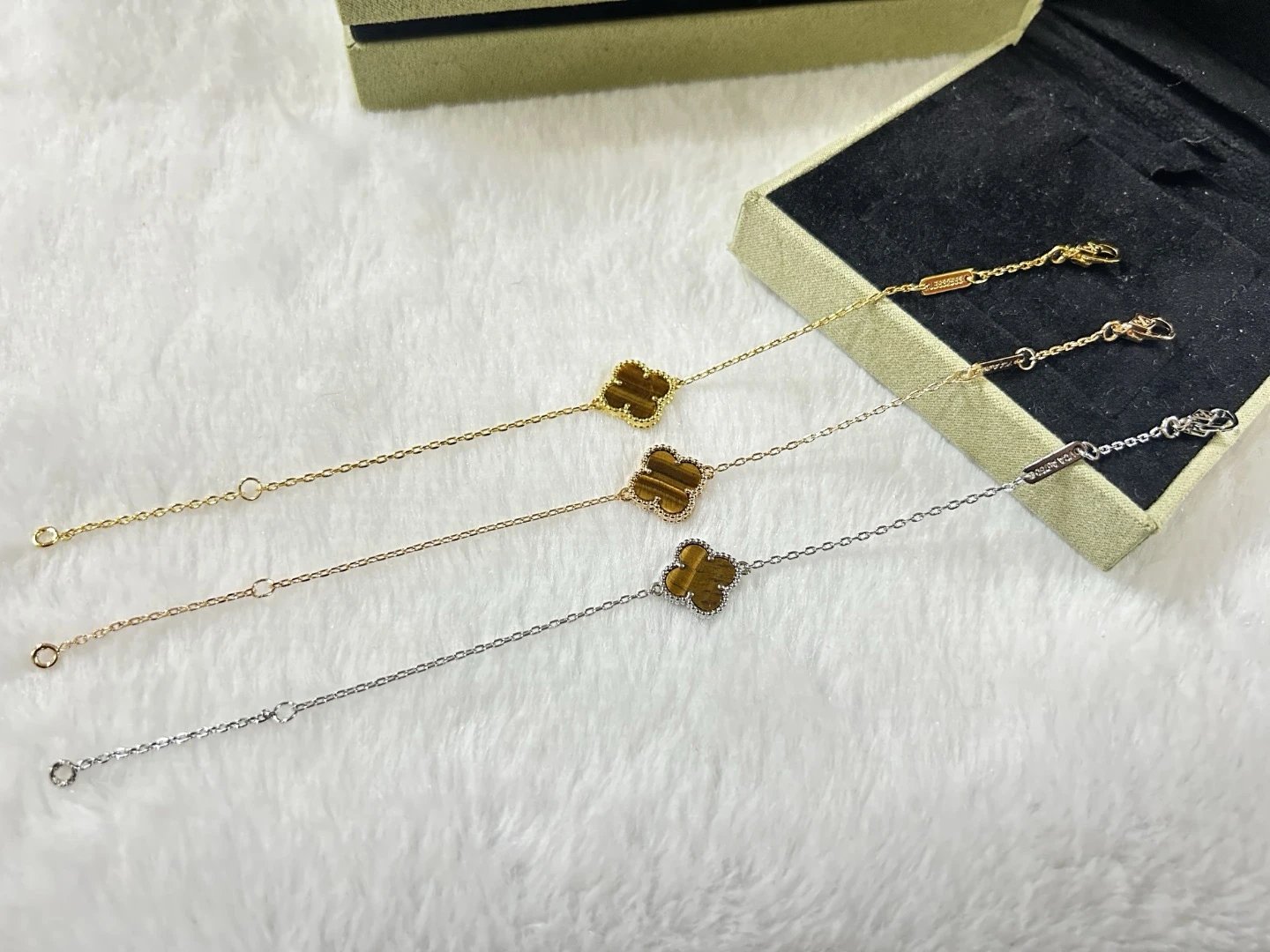 Van Cleef & Arpels Alhambra Ne