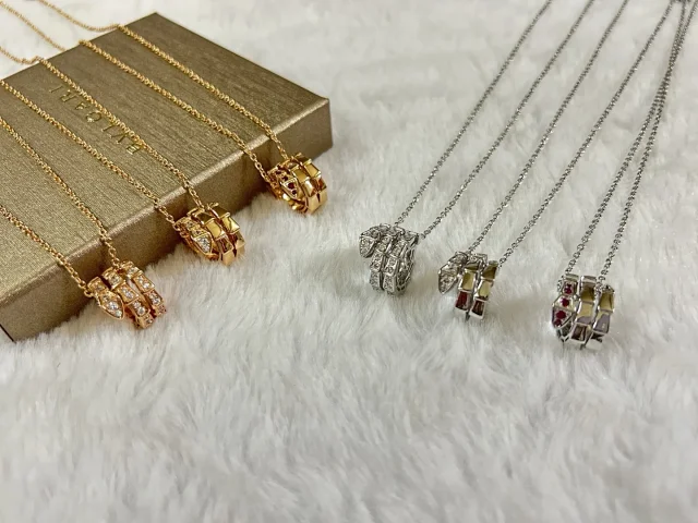 Bulgari Jewelry crystal snake pendant necklace product detail image 3