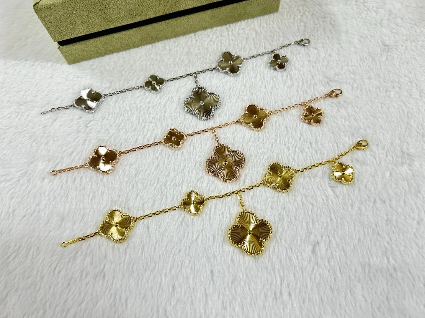 Van Cleef & Arpels Alhambra Br