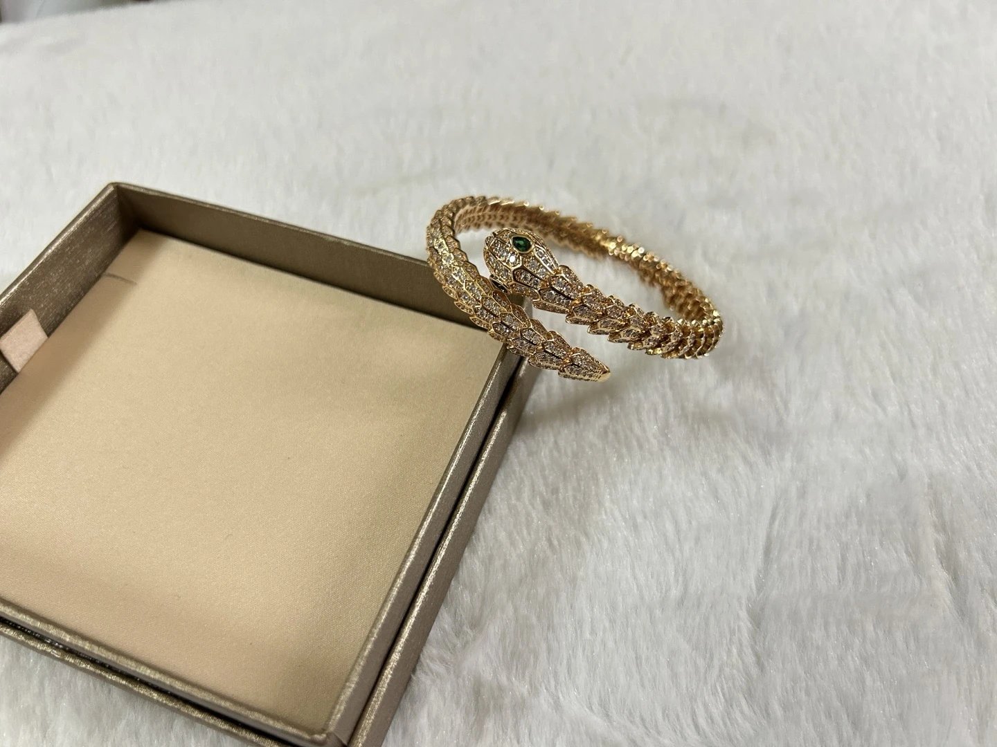 Bvlgari Serpenti Viper Diamond and Emerald Gold Bracelet Jewelry - 5
