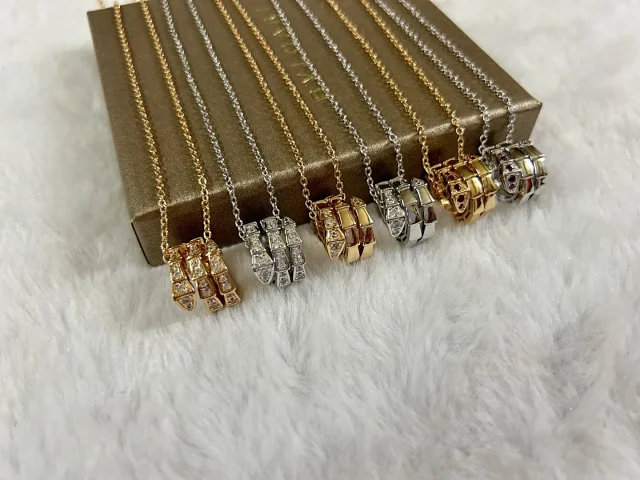 Bulgari Jewelry crystal snake pendant necklace product detail image 2