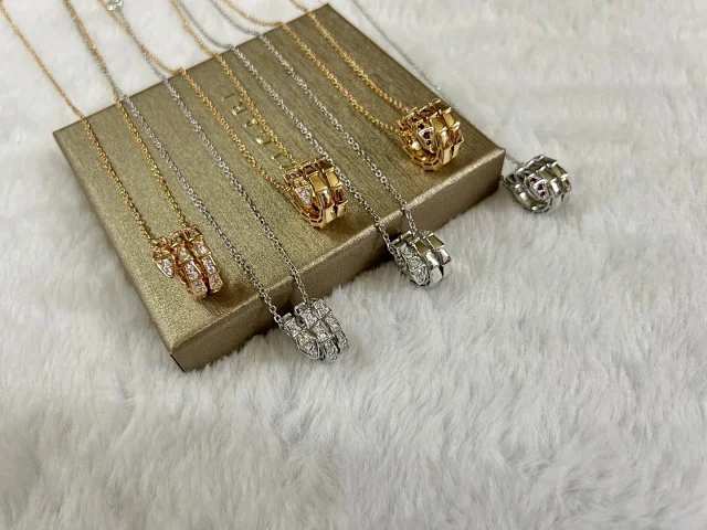 Bulgari Jewelry crystal snake pendant necklace product detail image 4