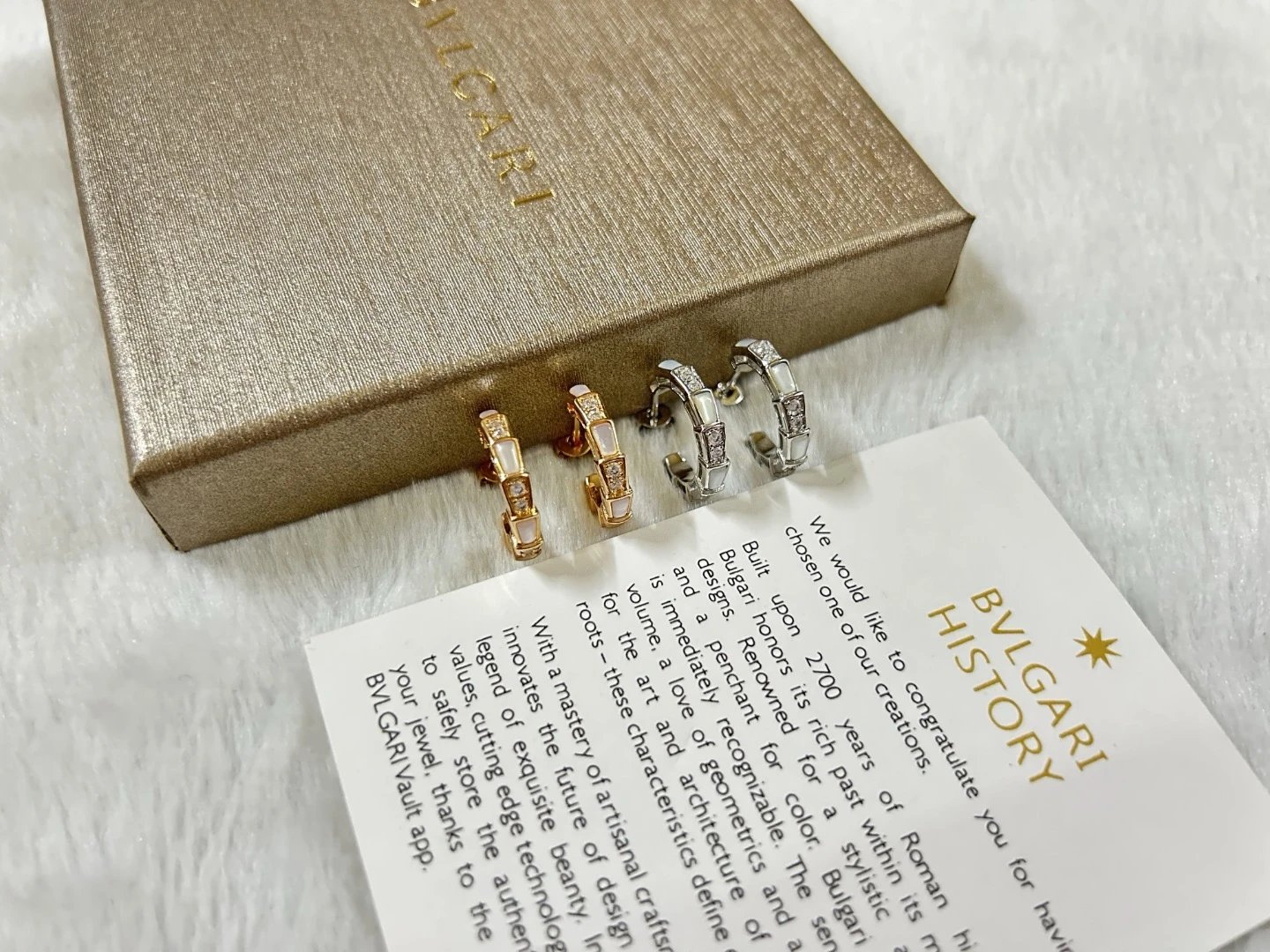 Bvlgari Parentesi Small Hoop Earrings Gold with Mother-of-Pearl and Diamonds Jewelry - 4