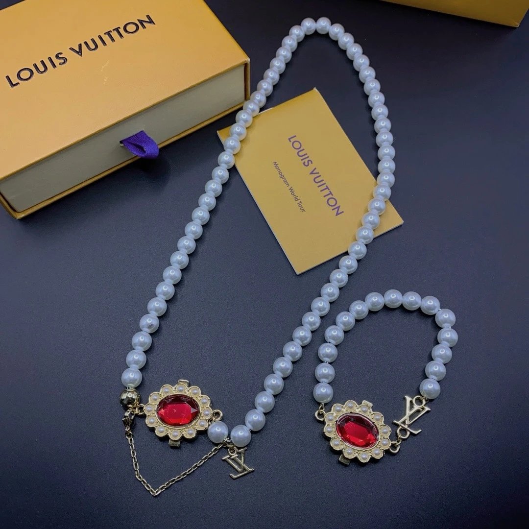 Louis Vuitton Monogram World T