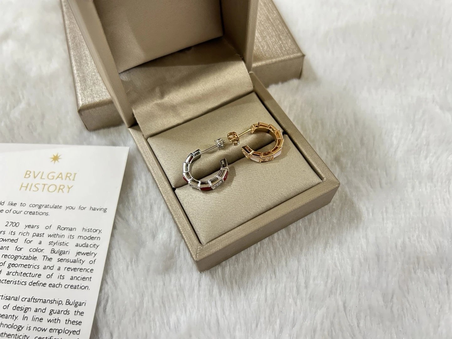 Bvlgari Parentesi Small Hoop Earrings Gold with Mother-of-Pearl and Diamonds Jewelry - 10
