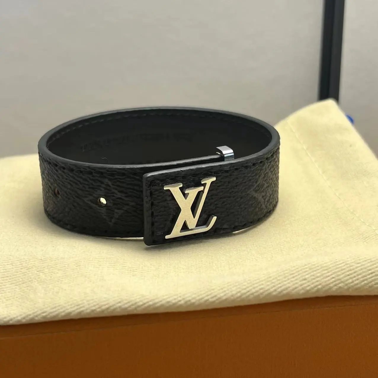【top version】l&v style letter print belt bracelet