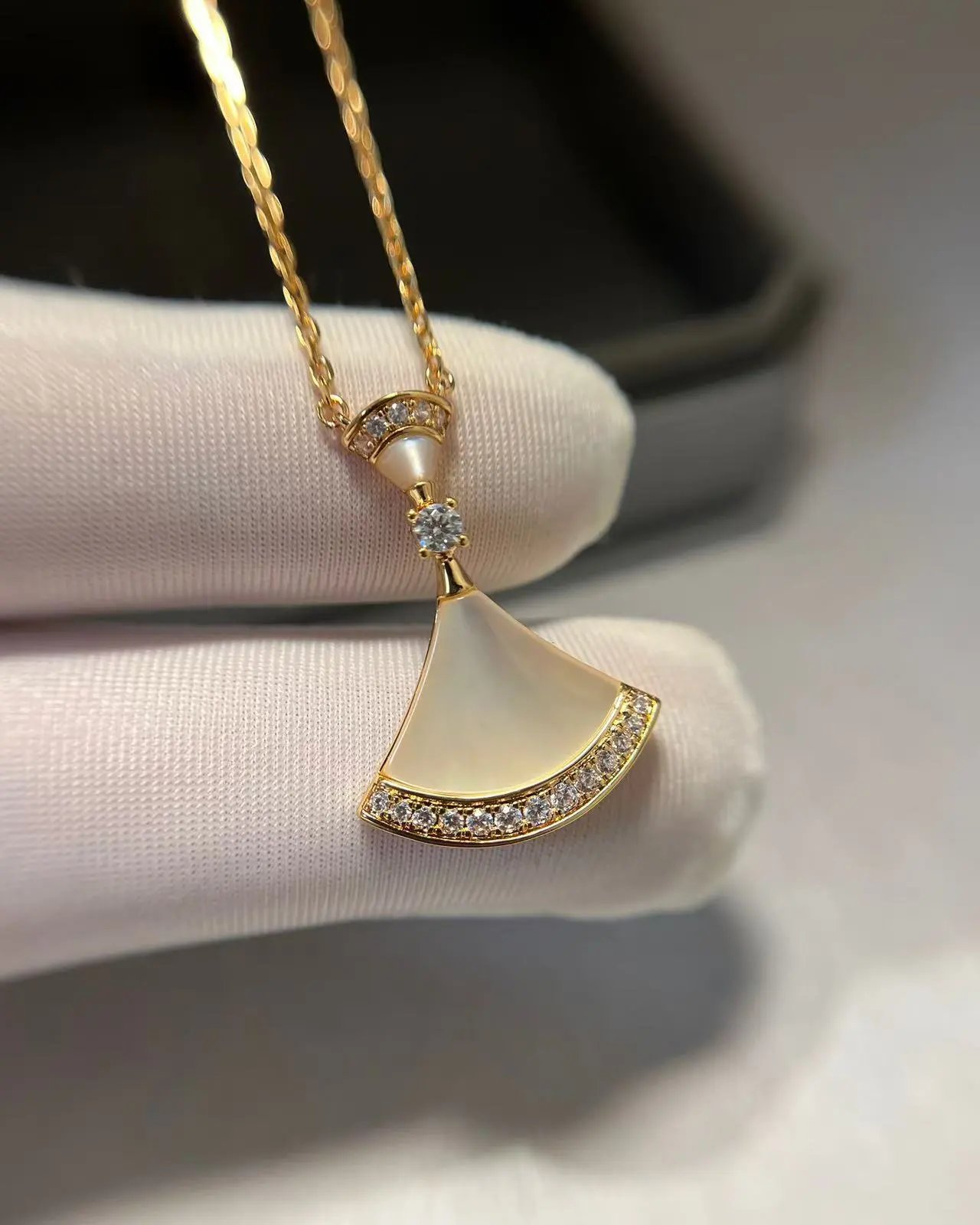 Fan-shaped Mother-of-Pearl Pen