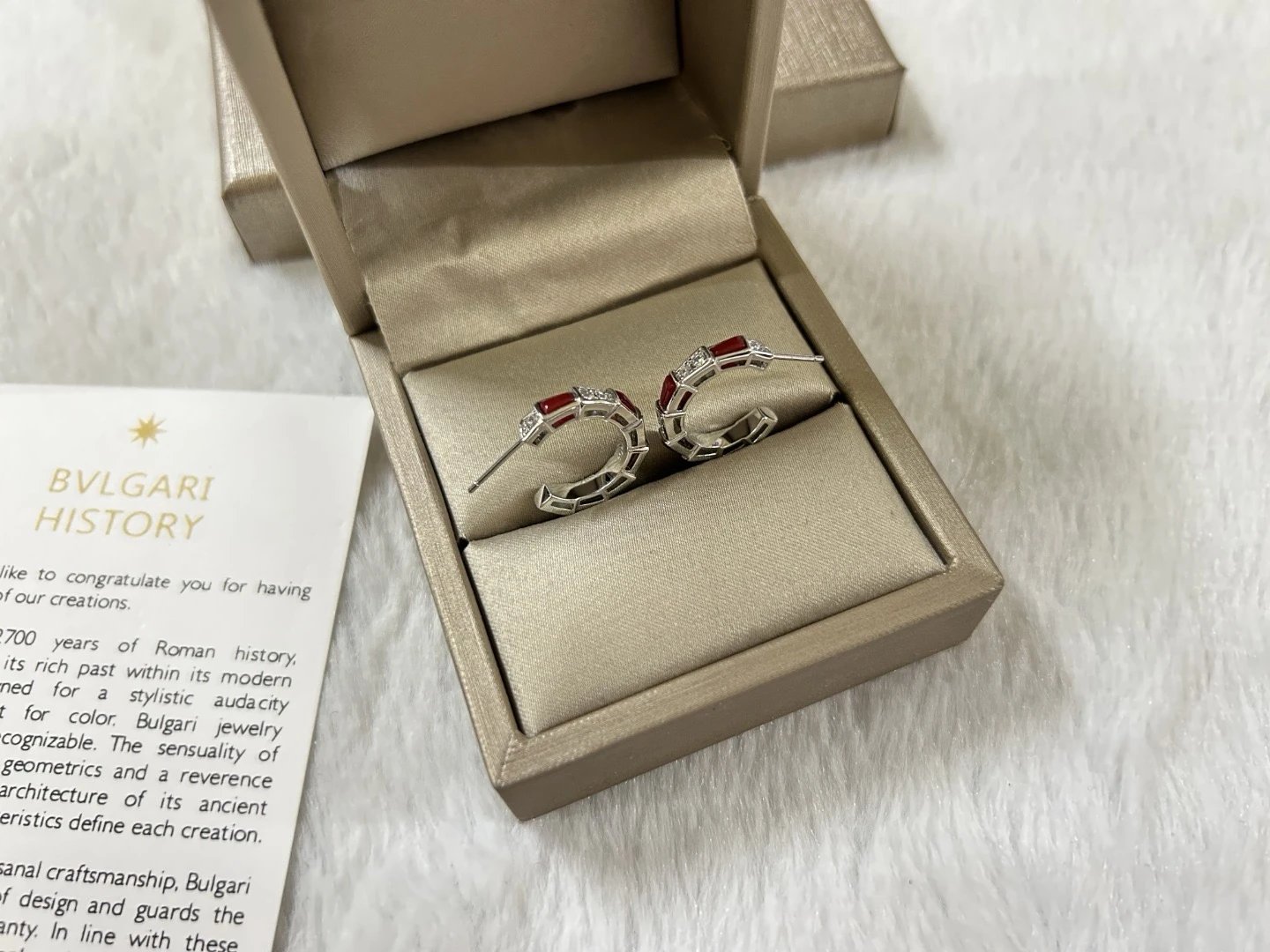 Bvlgari Parentesi Small Hoop Earrings Gold with Mother-of-Pearl and Diamonds Jewelry - 8