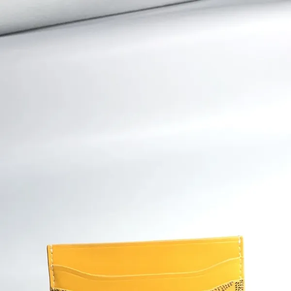 Design White Perforated Leather Card Holder - 10