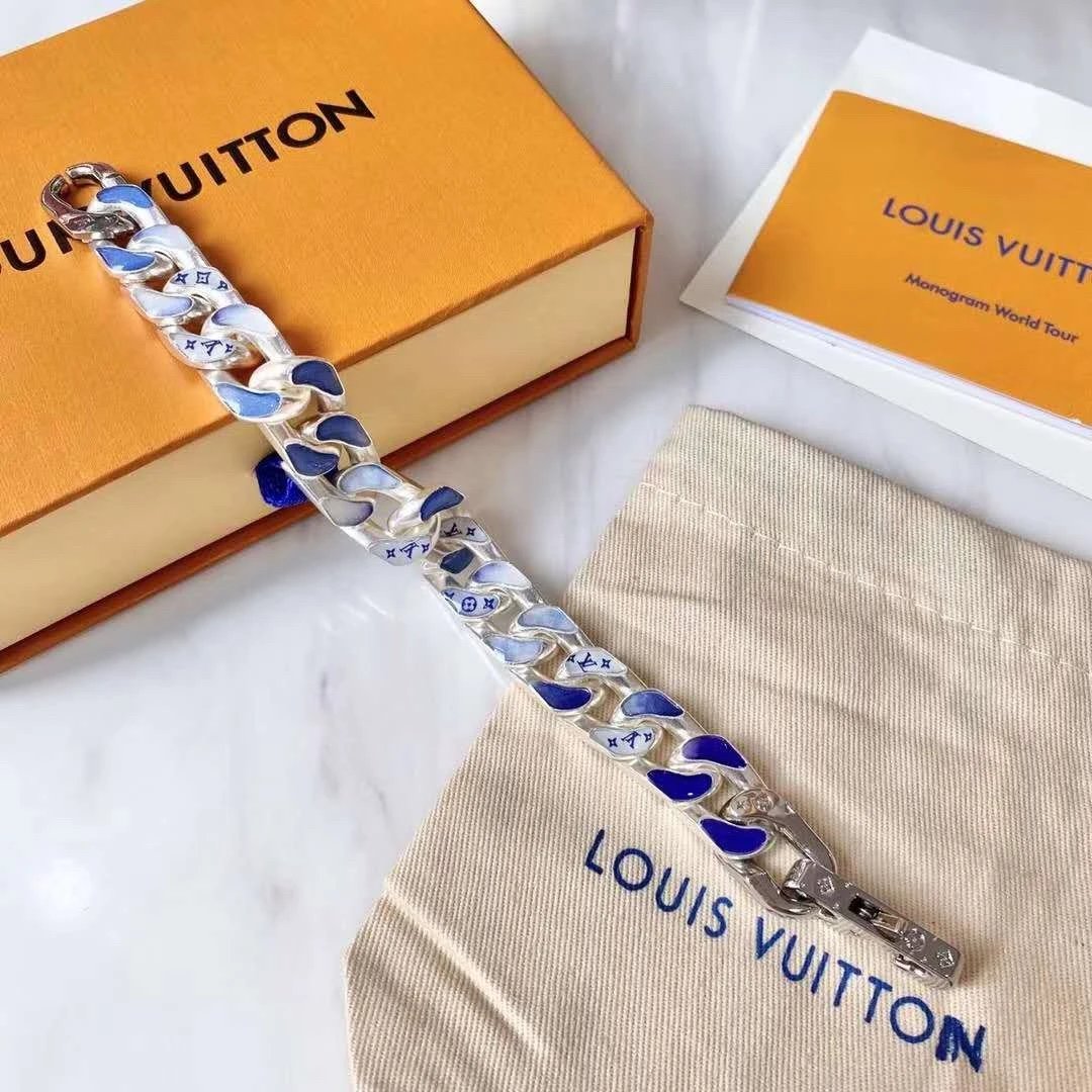 Louis Vuitton Monogram World T