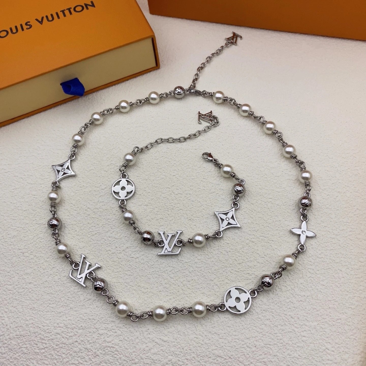 Louis Vuitton LV Pearl Chain N