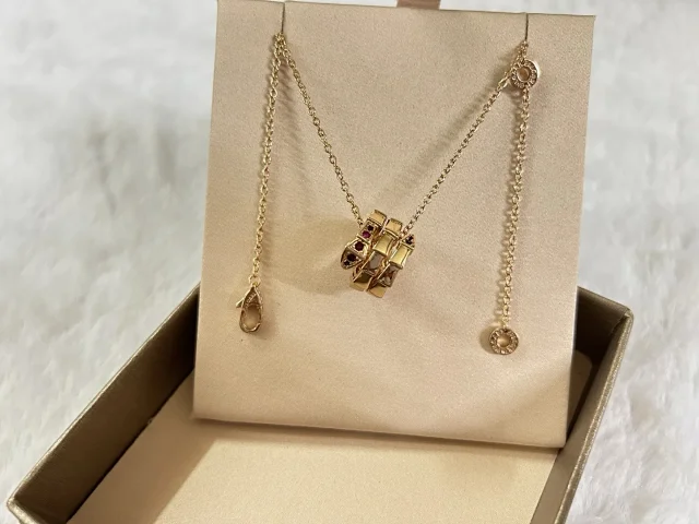 Bulgari Jewelry crystal snake pendant necklace product detail image 9