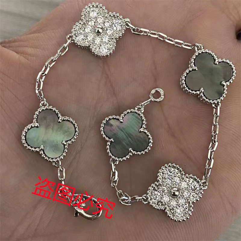 Van Cleef & Arpels Alhambra Br