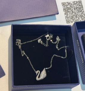 Swan Design Necklace [1 style]