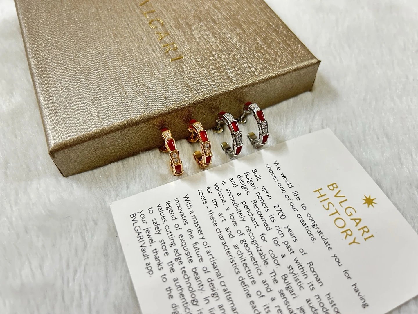 Bvlgari Parentesi Small Hoop Earrings Gold with Mother-of-Pearl and Diamonds Jewelry - 5